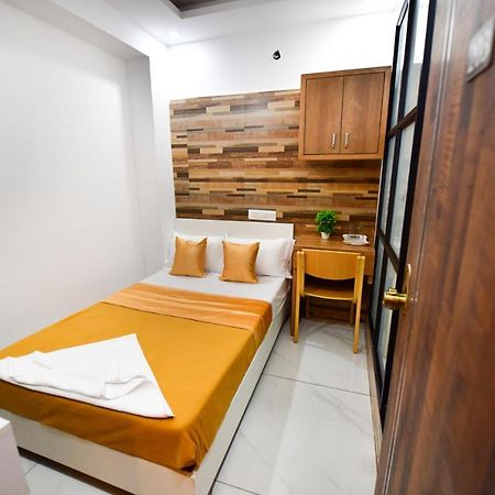 Hotel Surya Lodge Mysore Buitenkant foto