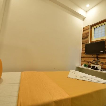 Hotel Surya Lodge Mysore Buitenkant foto