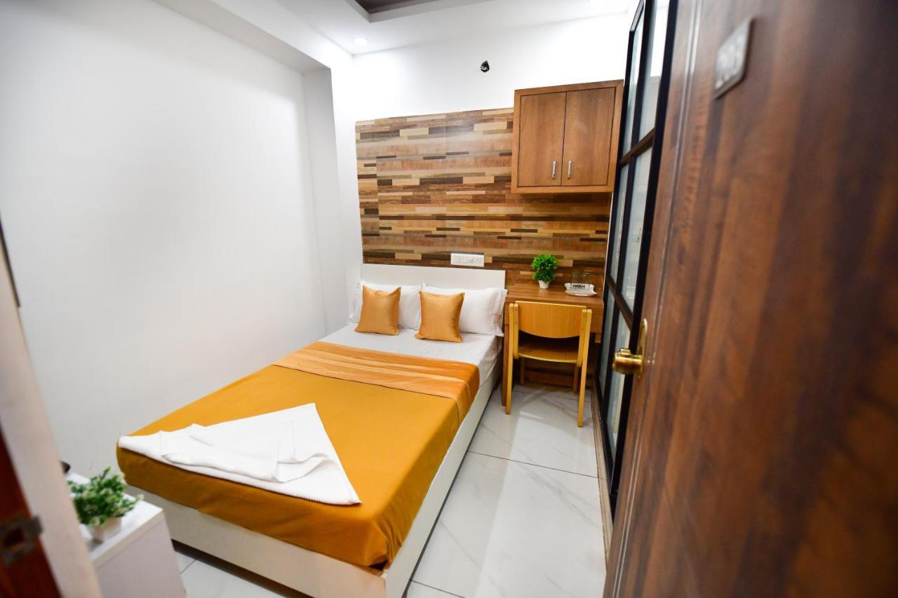 Hotel Surya Lodge Mysore Buitenkant foto