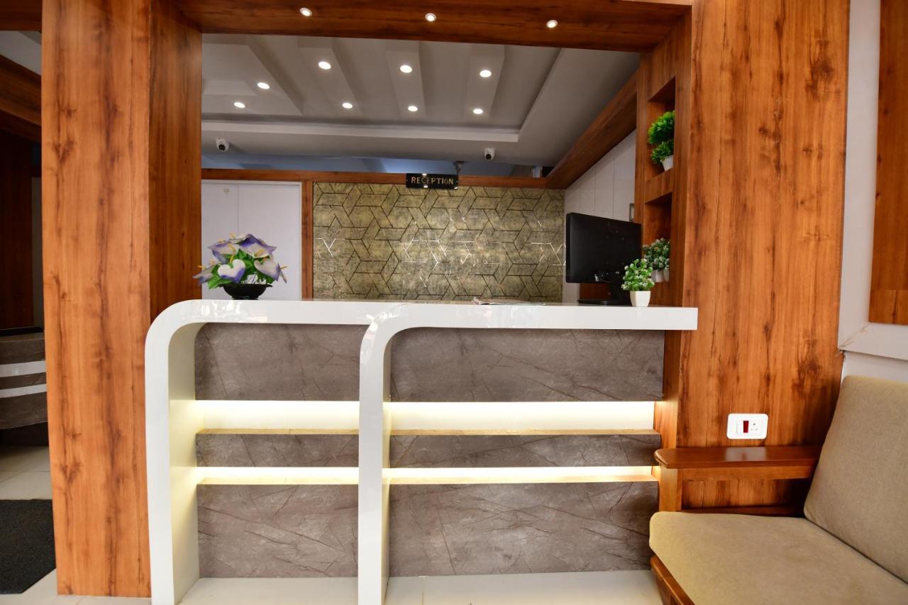 Hotel Surya Lodge Mysore Buitenkant foto