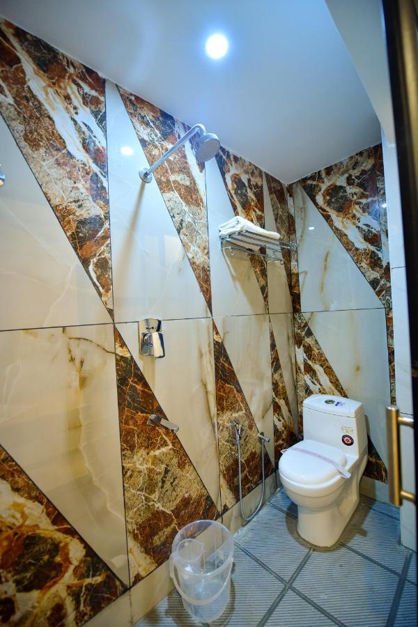 Hotel Surya Lodge Mysore Buitenkant foto