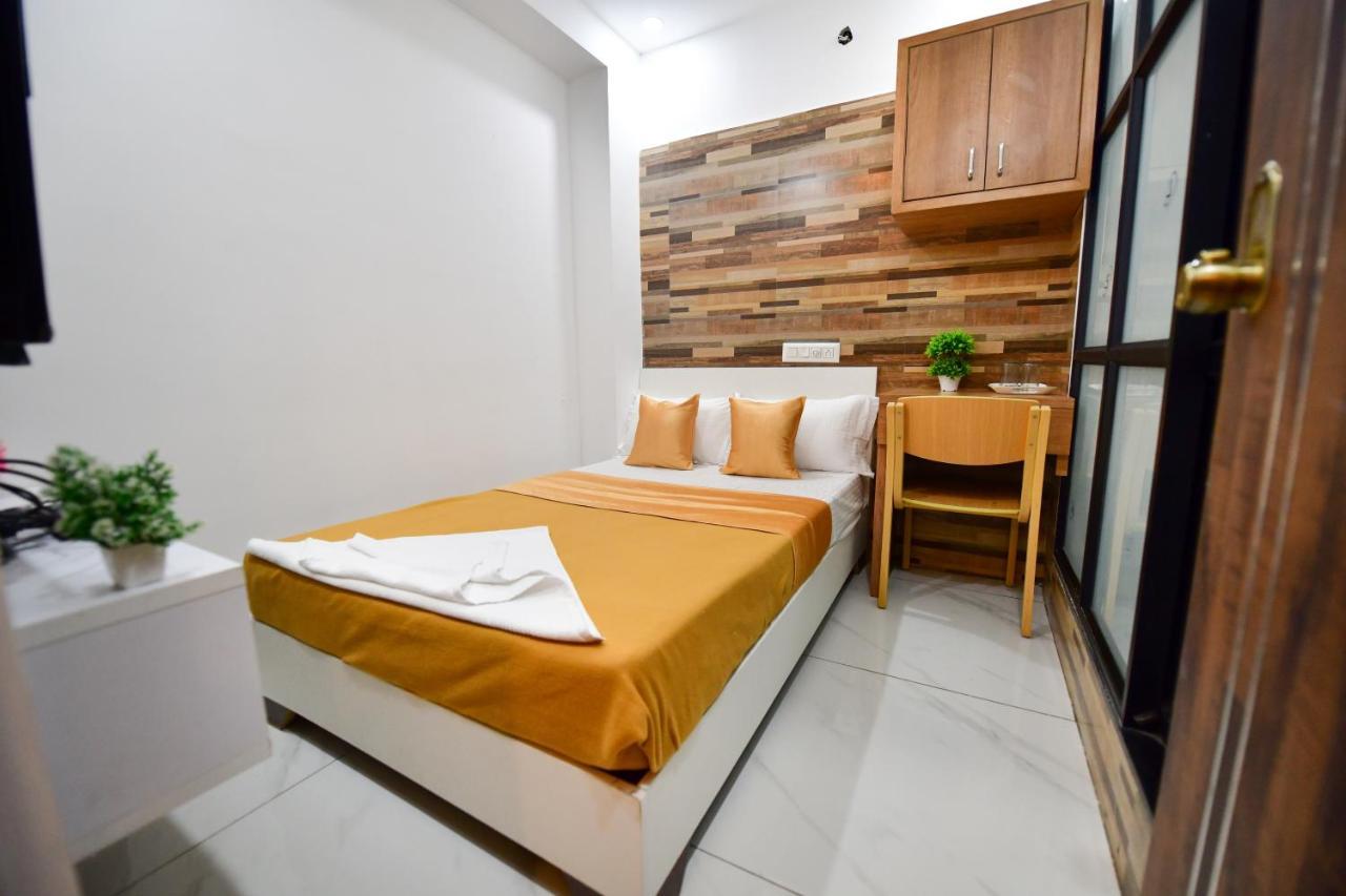 Hotel Surya Lodge Mysore Buitenkant foto