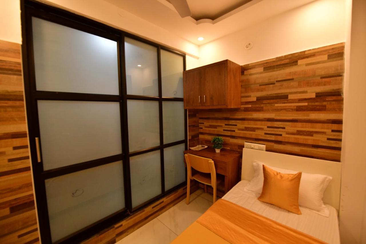 Hotel Surya Lodge Mysore Buitenkant foto