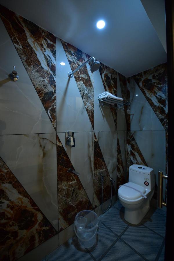 Hotel Surya Lodge Mysore Buitenkant foto