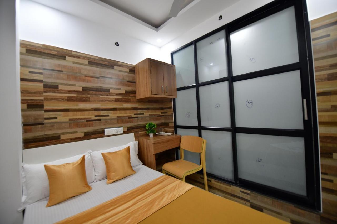Hotel Surya Lodge Mysore Buitenkant foto