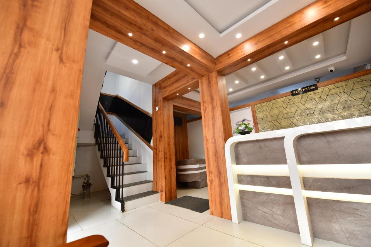 Hotel Surya Lodge Mysore Buitenkant foto
