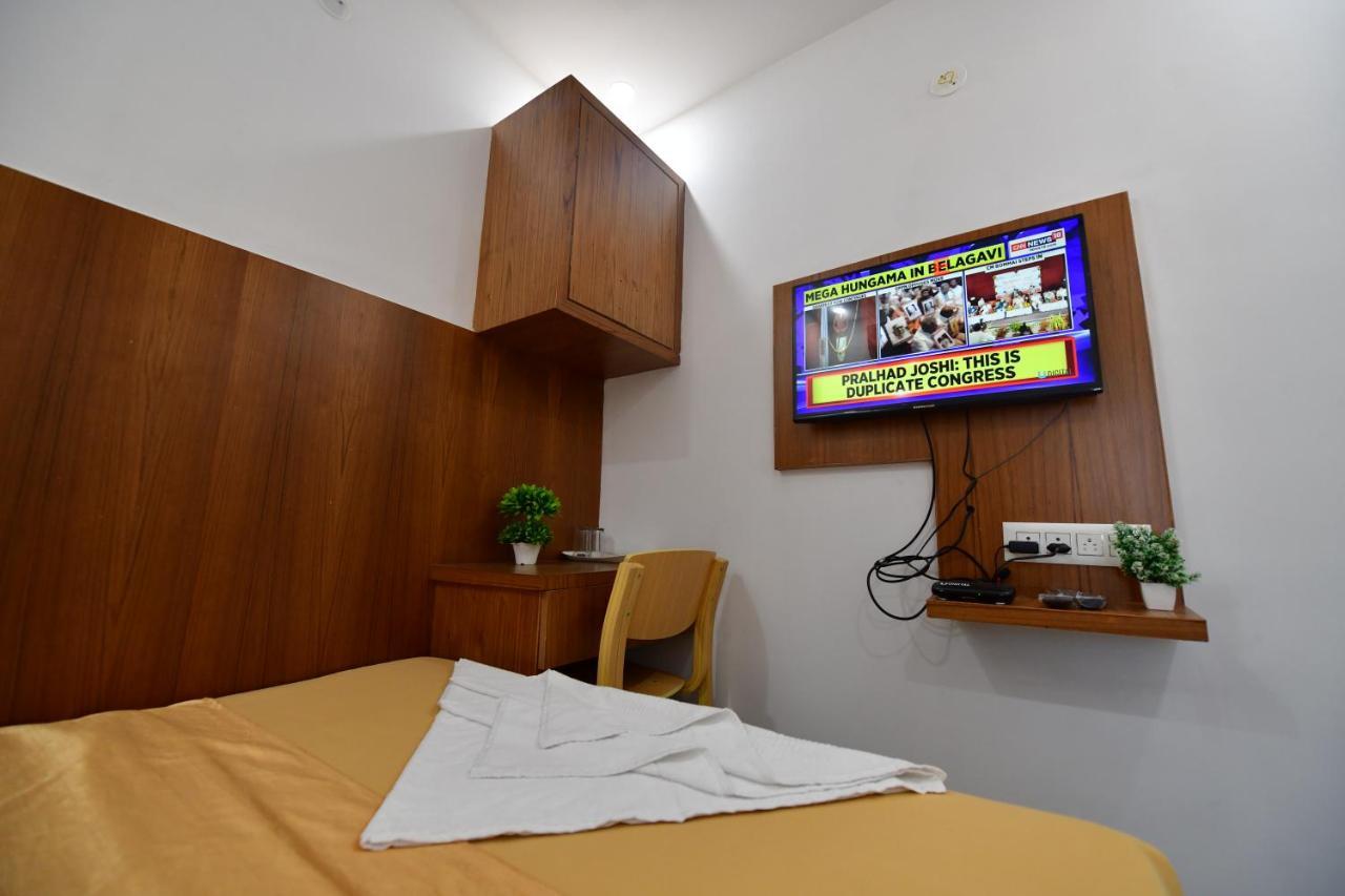 Hotel Surya Lodge Mysore Buitenkant foto