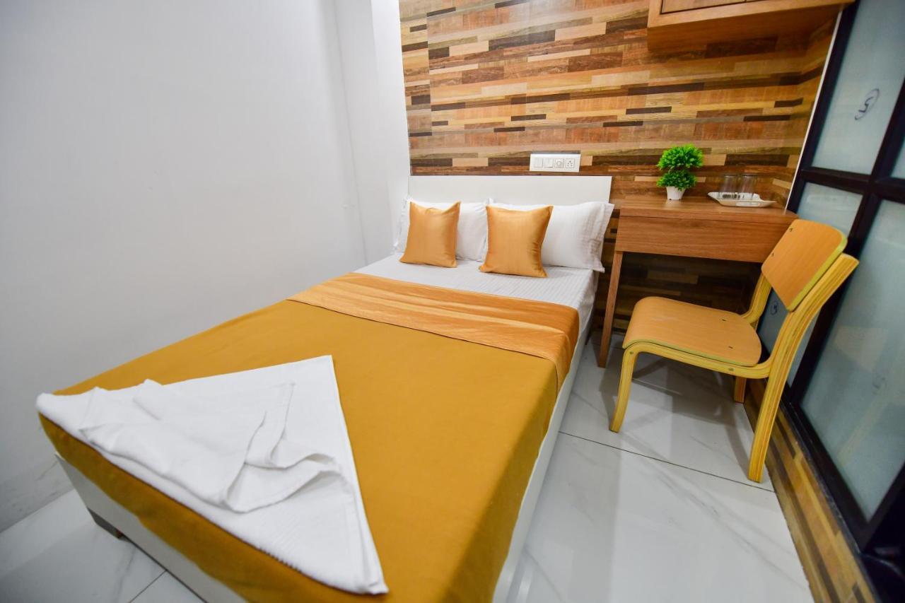 Hotel Surya Lodge Mysore Buitenkant foto